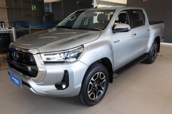 TOYOTA HILUX 2.8 D-4D TURBO DIESEL CD SRX 4X4 AUTOMÁTICO TOYOTA HILUX 2.8 D-4D TURBO DIESEL CD SRX 4X4 AUTOMÁTICO